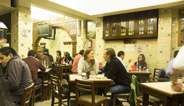 Tragos y platiquitas (Foto: Roberto Beltr�n)