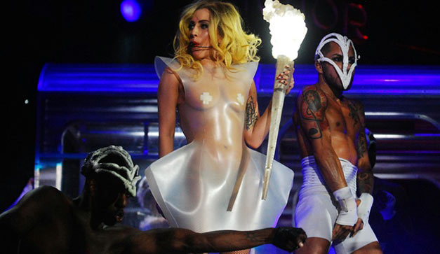 Gaga y su big dick.