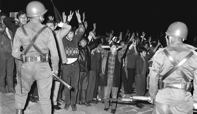 http://www.chilango.com/media/2013/10/02/la-protesta-juvenil-el-verano-del-68.jpg