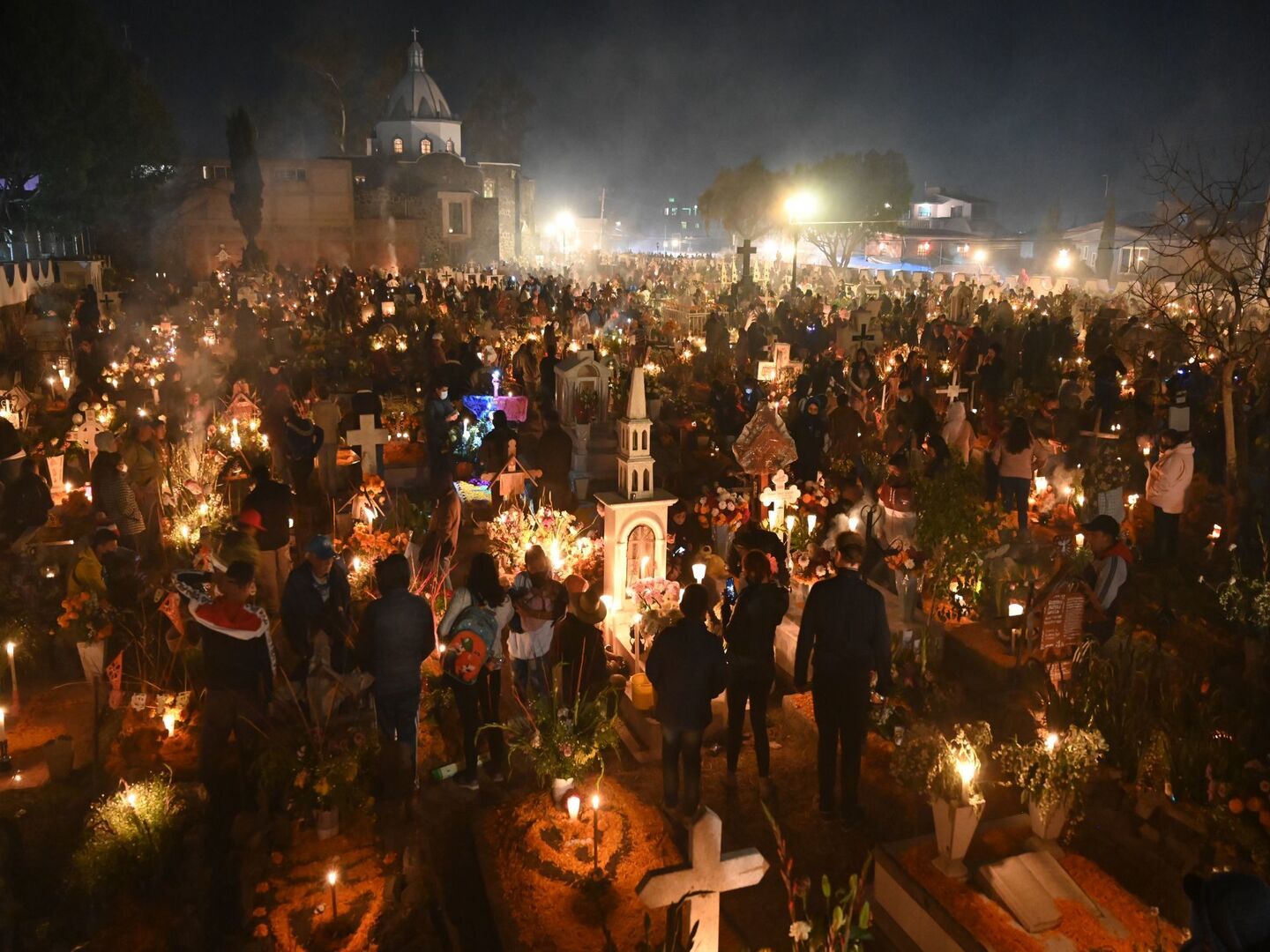 Celebración Tradicional de Día de Muertos en San Andrés Mixquic